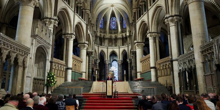 Des graffitis expuestos en la catedral británica de Canterbury divisent le public