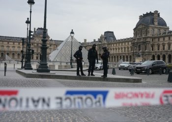 Cinco nuevos detenidos en Francia por robo en el museo Louvre