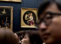 Au Louvre, una semana después del braquage, el baile de los turistas y el blues de los agentes