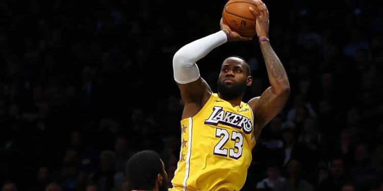 un furioso aficionado lo demanda por falsedad