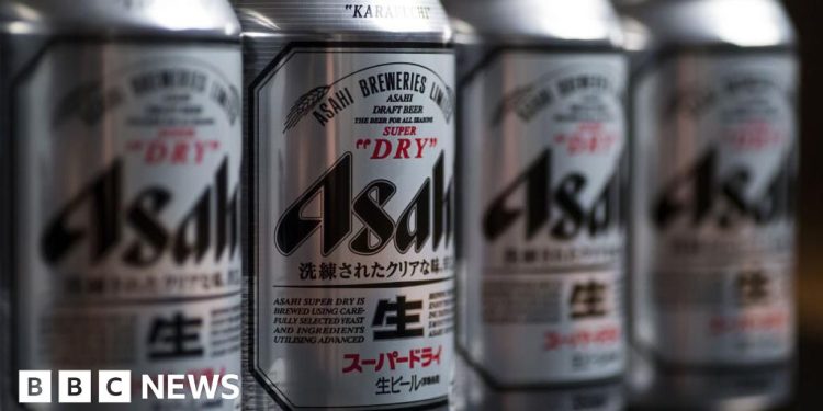 Japón enfrenta la escasez de cerveza de Asahi después del ciberataque