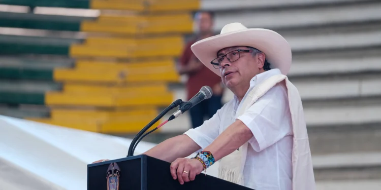 Exigen sanciones para el presidente Gustavo Petro tras no acatar orden de retractarse de señalar a periodistas como 'muñecas de la mafia'