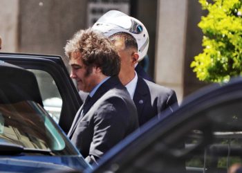 Tras recortarle ayuda y cobrarle puentes, ahora Milei le quita el tren a Bahía Blanca