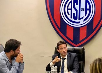 Trompadas en la cumbre que armó Tapia para ordenar San Lorenzo: «Si se mete la IGJ los desafilo»