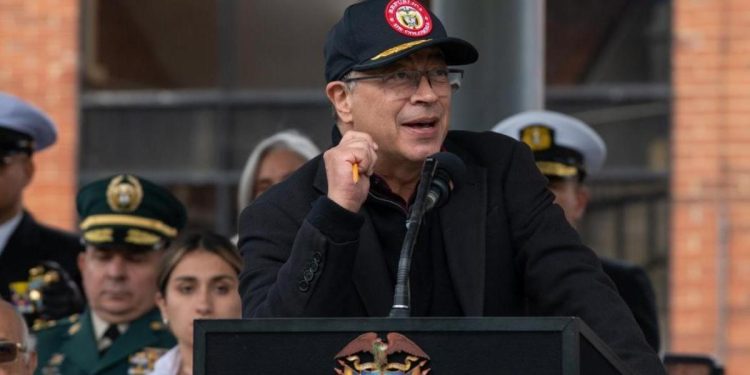 El presidente Gustavo Petro anuncia que 'es hora de reiniciar los contactos con el Eln' y envía respuesta a Pablo Beltrán, jefe guerrillero