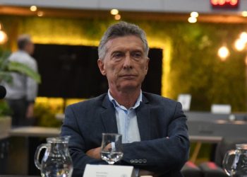 Mauricio Macri mandó a sacar a Milei de los carteles y hace campaña con De Andreis y el color amarillo