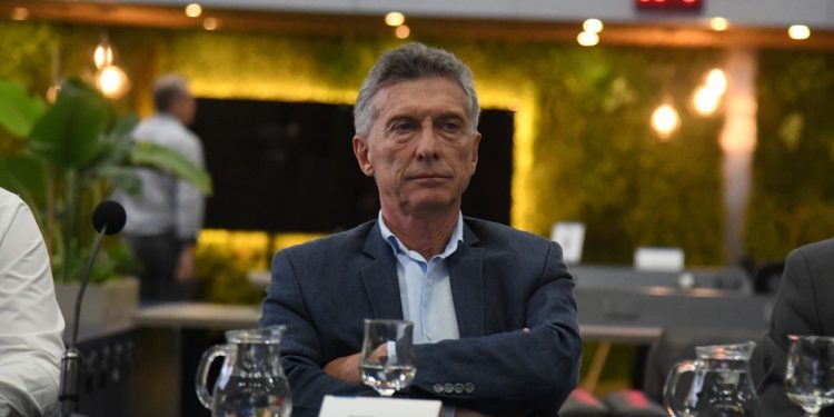 Mauricio Macri mandó a sacar a Milei de los carteles y hace campaña con De Andreis y el color amarillo