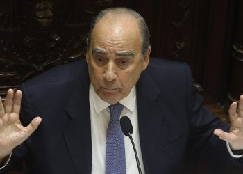 Francos cruzó a Bessent: «No creo que una parte del acuerdo con EE.UU. sea excluir a China»