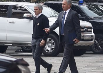 Toto Caputo metió a Quirno de canciller para bloquear el desembarco de Sturzenegger