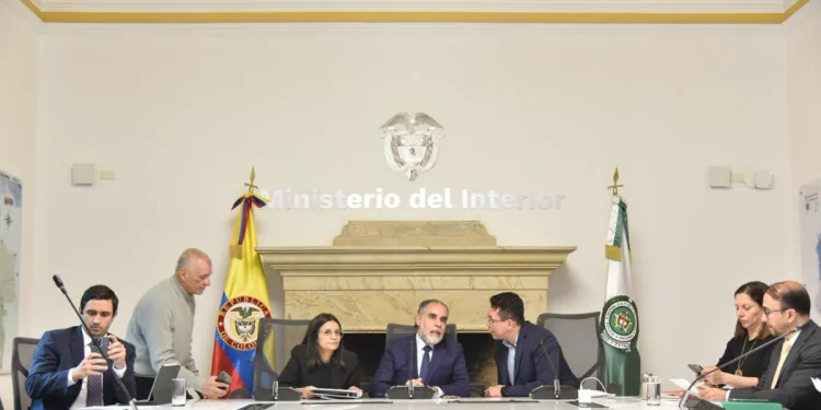 Ministro Armando Benedetti, SE Reunió con 16 Gestores de Paz Exauc en Encuentros Preparatorios para Supuesto Cierre del Proceso Con Paramilitares