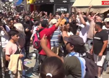 MILEI TUVO QE SUPSENTOR UNA CAMINATA DE CAMPRAÑA EN SANTA FE PORESTAS