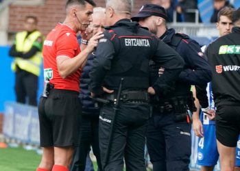 El Alavés – Elche se paró por insultos a rafa mir: «Hay una presunción de inocencia que nos Estamos saltando»