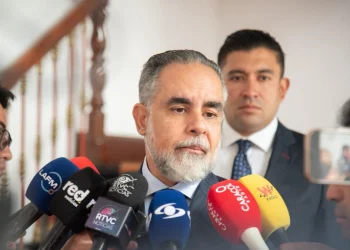 Ministro Armando Benedetti Anuncia Refuerzo de Medidas de ProtecciónE de ÓScar Tulio Lizcano, Padre del Precandidato Mauricio Lizcano, Tras Amenaza