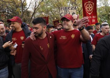 Las Fuerzas del Cielo del Gordo Dan Pudieron Armar el «Pasillo» de Milei y Festejan Su RemeReso Al Poder