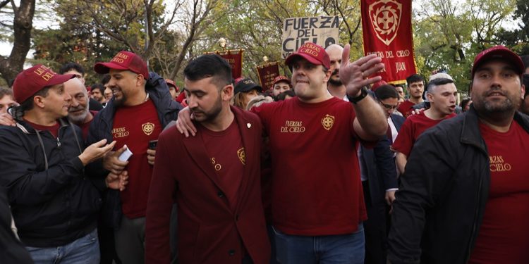 Las Fuerzas del Cielo del Gordo Dan Pudieron Armar el «Pasillo» de Milei y Festejan Su RemeReso Al Poder