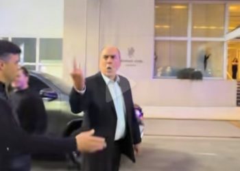 El moderado Francos le hizo joder a un ciudadano que protestó por la deuda