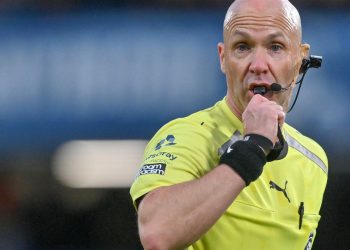 «Situaciones como la que viví tras la final entre la Roma y el Sevilla hacen que me plantee si arbitrar merece la pena»