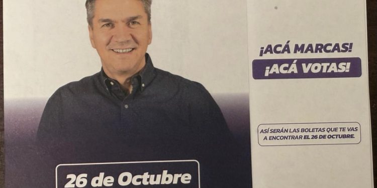 Zdero recibe a Milei, pero lo borra de los carteles y tapa el logo libertario