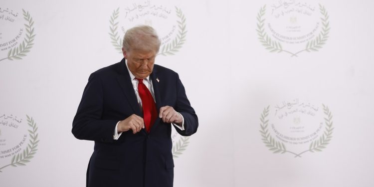 El autor del Cisne Negro cuestionó a Trump por rescatar a Milei