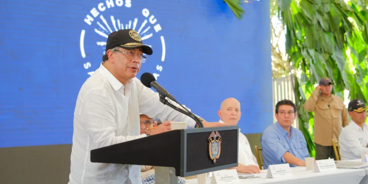 El presidente Gustavo Petro rechazó negativa de la CRC a transmisión de nueva alocución y aseguró que fue 'censurado en su propio país'