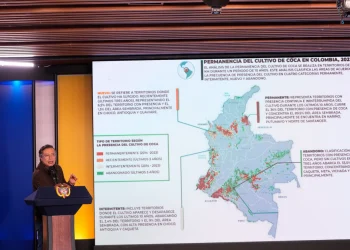 El presidente Gustavo Petro anuncia que cambiará al director de la Policía durante la alocución sobre la descertificación