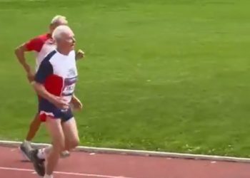 El increíble esprint de un atleta de 91 años para ganar el oro europeo en 800 metros