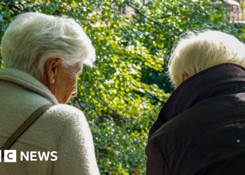 Kemi Badenoch instó a abandonar las pensiones triple bloqueo