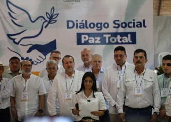 Gobierno y exparas designados como gestores de paz instalaron comité técnico para el supuesto cierre del proceso de Ralito