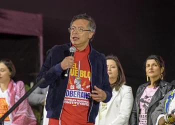 El presidente Petro responde a la decisión de incluirlo en la 'lista Clinton' e insiste en convocatoria a una constituyente para el próximo Congreso.