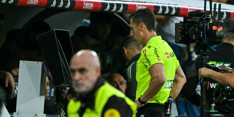 Las polémicas en el Real Madrid vs. Barcelona: ¿fue penalti contra Vinícius y fuera de lugar de Mbappé? Juzguen