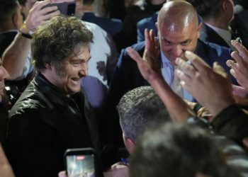 Tras el contudente triunfo, Milei pierde el entusiasmo en un acuerdo con Macri y los gobernadores