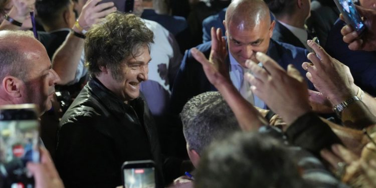 Tras el contudente triunfo, Milei pierde el entusiasmo en un acuerdo con Macri y los gobernadores