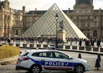 Los dos detenidos por el robo del Louvre confiesan tras 96 horas: no hubo ayuda interna