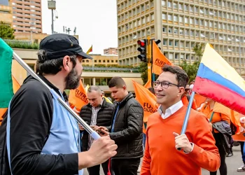 Carlos Caicedo inscribió su comité por firmas en la Registraduría y arrancó su campaña para llegar al frente amplio de marzo.