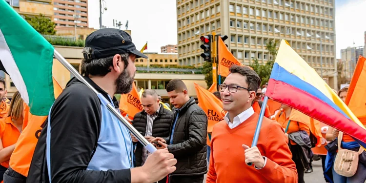 Carlos Caicedo inscribió su comité por firmas en la Registraduría y arrancó su campaña para llegar al frente amplio de marzo.