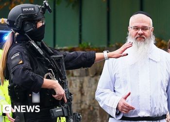 PM elogia al rabino y al personal de seguridad que bloqueó el atacante