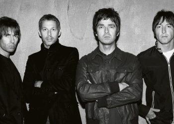 Dos ouvrages célèbrent les noces fructueuses d'Oasis et de Patti Smith con sus fotógrafos