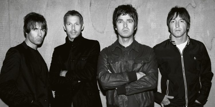 Dos ouvrages célèbrent les noces fructueuses d'Oasis et de Patti Smith con sus fotógrafos