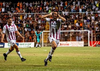 Vea a Mariano Torres hacer un gol candidato al premio Puskas que le dará la vuelta al mundo