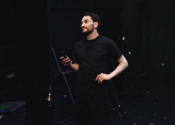 Derrière Les Sátires políticos «Hecho en Francia» et «cupes», L'Itinéraire Peu Banal de Samuel Valensi