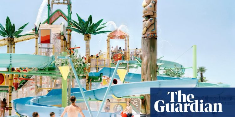 El desconcertante atractivo del parque acuático color caramelo: la mejor fotografía de Massimo Siragusa | Arte y diseño