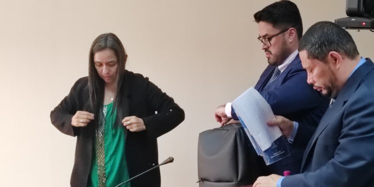 Exjefa de archivo del TSE acepta cargos y recibe condena de dos años por abuso de autoridad