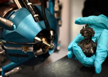 Au Louvre, Un Employé Irradié Lors d'un Incidente Avec L'AcCélérateur de Particules des Musées de France