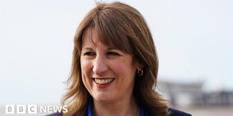 Opciones de aumento de impuestos y recortes de gastos en el presupuesto, dice Reeves