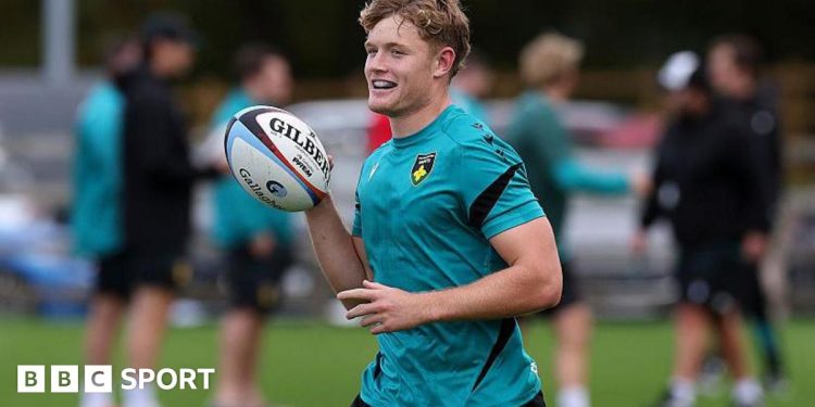 Fin Smith: la 'simple decisión' del apertura de Inglaterra de quedarse en Northampton Saints