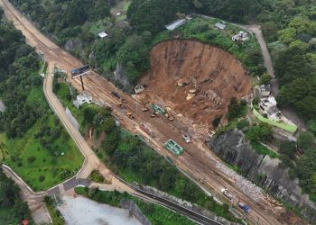 Conred delega al CIV ya municipalidades tareas pendientes por derrumbe en carretera a El Salvador
