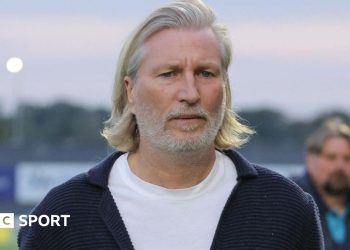 Robbie Savage: el jefe de Forest Green Rovers condena el 'vil abuso' dirigido a él