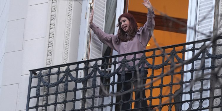 «No Eran anarcocapitalistas, Parece Ser que Eran Narcocapitalistas»: El Mensaje de Cristina Kirchner en El Plenario de «Primero la Patria» | Un Fuerte Mensaje Político
