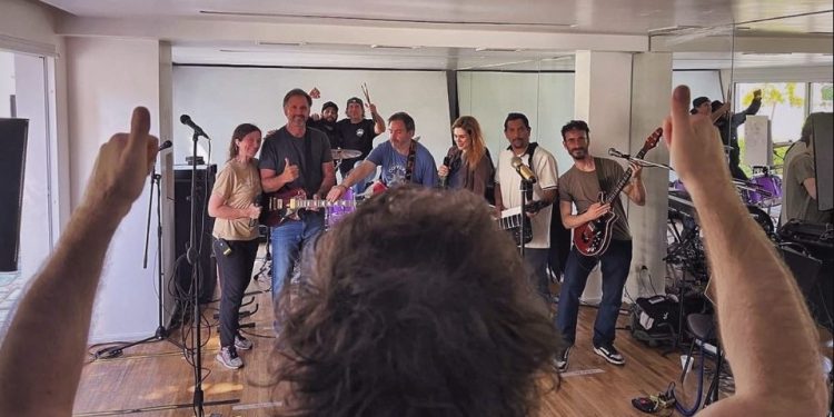 Banda en Fuga: Milei Ensaya Con Su Grupo las Canciones que Interpretará El Lunes en El Movistar Arena | Prometen Un Repertorio de Fuerte Contenido Político