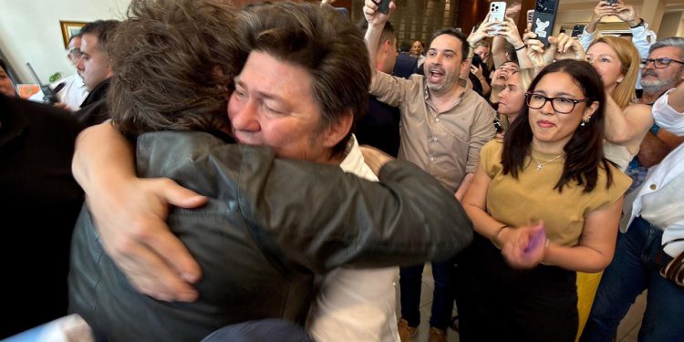 Siguen los rechazos a Milei, ahora en Corrientes | El Presidente realizó una recorrida que dura una vez minutos junto a Virginia Gallardo